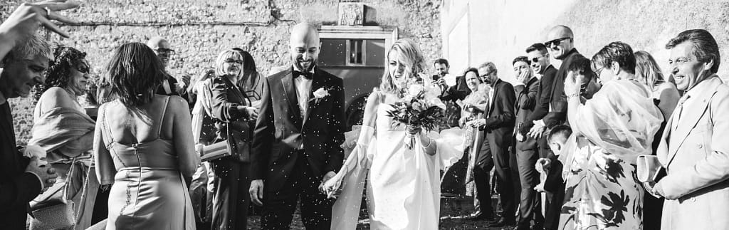 uscita-sposi-lancio-del-riso_1-copia
