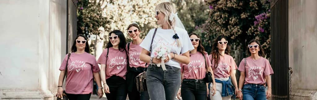 L’emozione di un addio al nubilato senza stress a Villa Borghese Gruppo di amiche durante uno shooting addio al nubilato a Villa Borghese, Roma - Fotografo Fabrizio Musolino