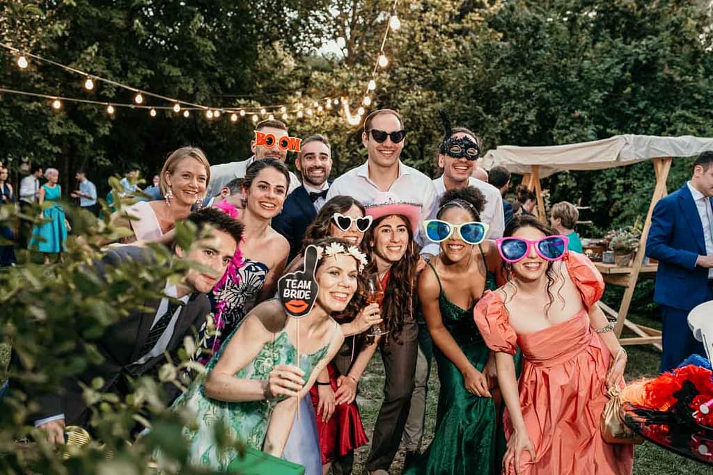 Scatto al Photo Booth Matrimonio al Parco Iris Appia Antica Momento di Scatto Divertente al Photo Booth Parco Iris Appia Antica