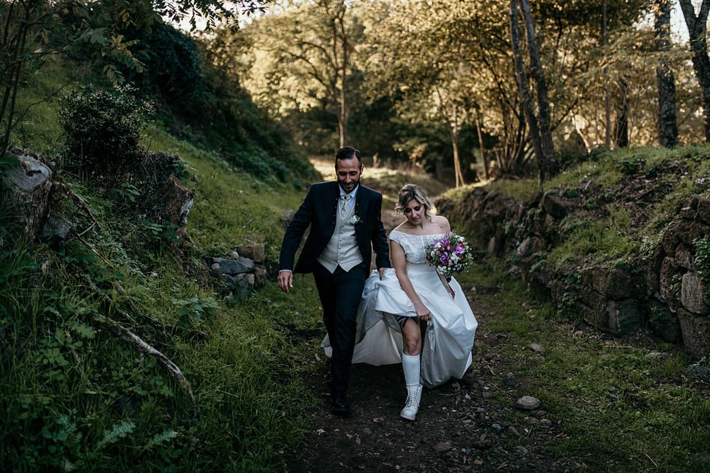 matrimonio non convenzionale – Fabrizio Musolino Gli sposi durante il loro momento intimo all'aperto