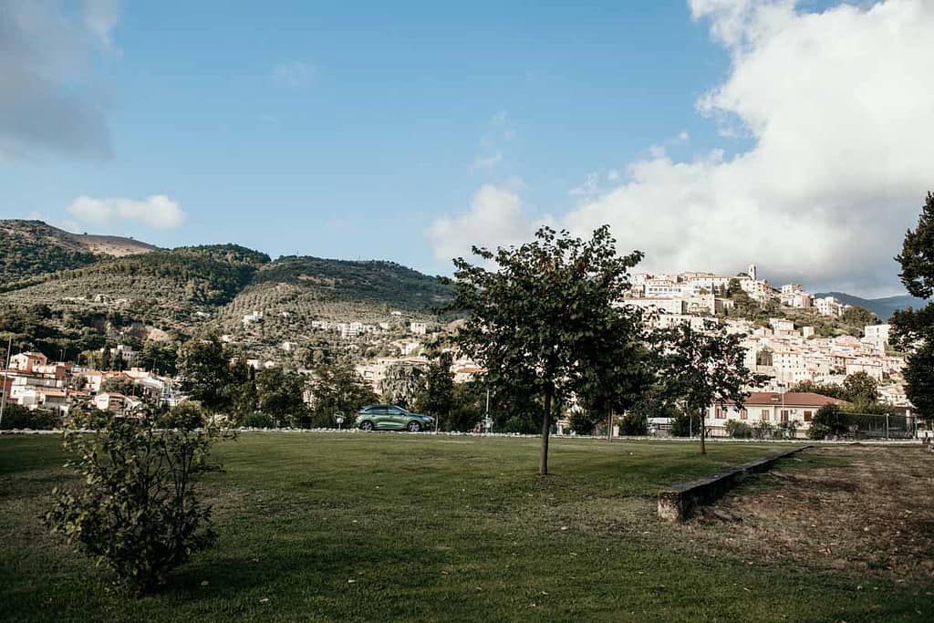 La panoramica di Cori: Scatto dal basso Il paese di Cori visto da Cincinnato Wine Resort