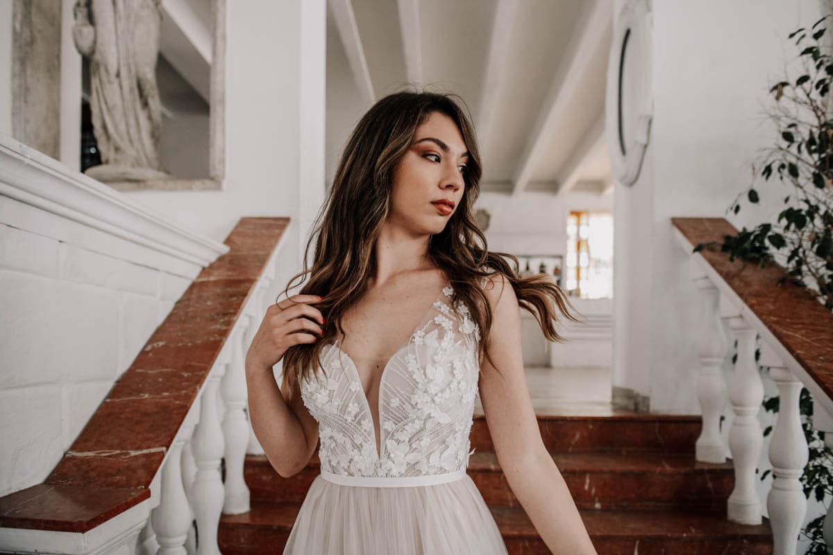 Trasformazione con preset a tonalitร fredde in uno shooting matrimoniale a Fregene. Immagine prima e dopo con preset a tonalitร fredde di uno shooting matrimoniale a Fregene.