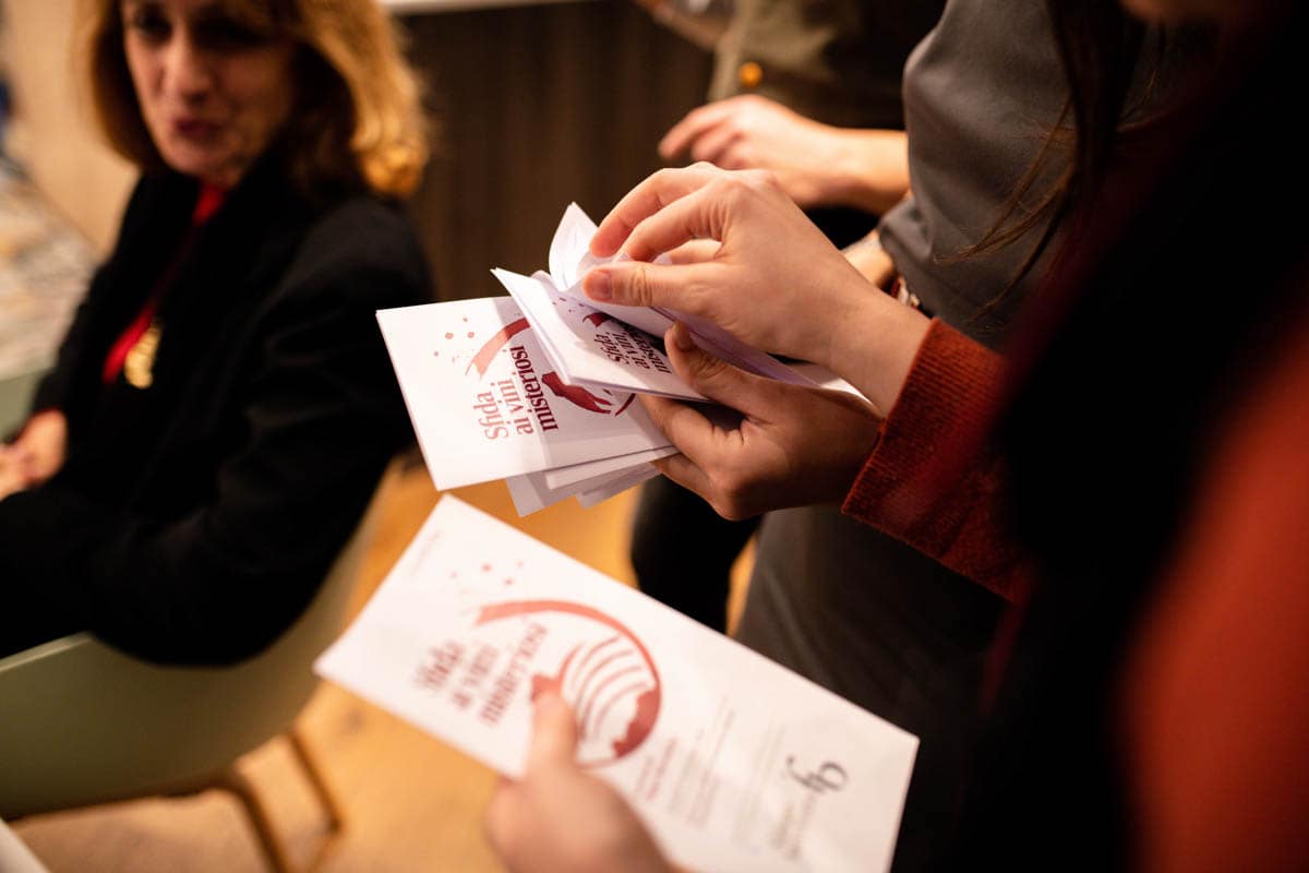 Dettagli dei fogli per la sfida dei vini durante l'evento Neff a Roma