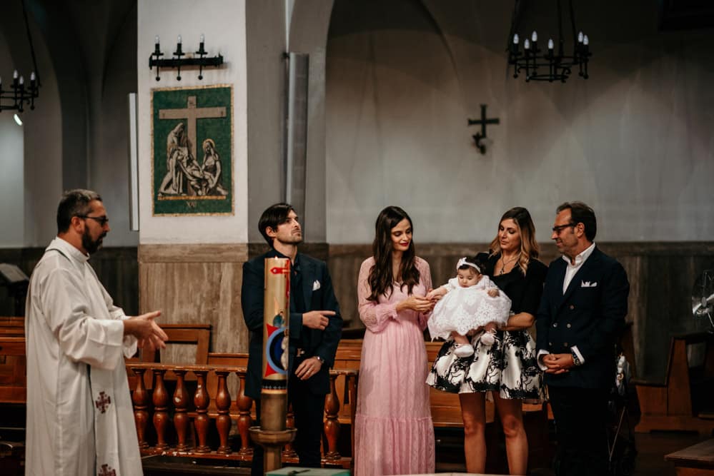 Momento del sacramento battesimo a Roma